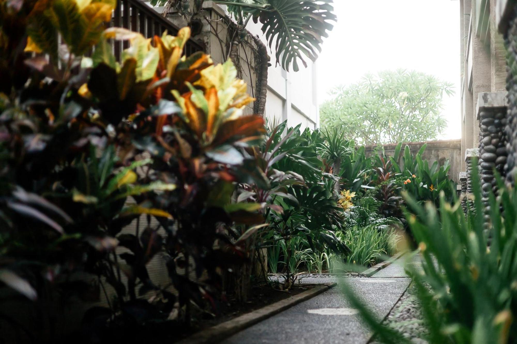 Fourteen Roses Beach Hotel Legian  Exterior photo