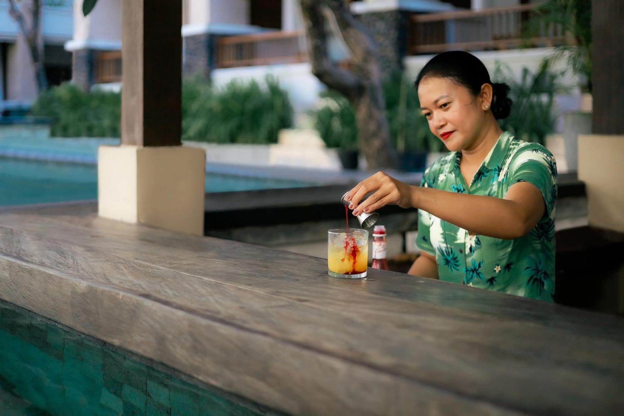 Fourteen Roses Beach Hotel Legian  Exterior photo