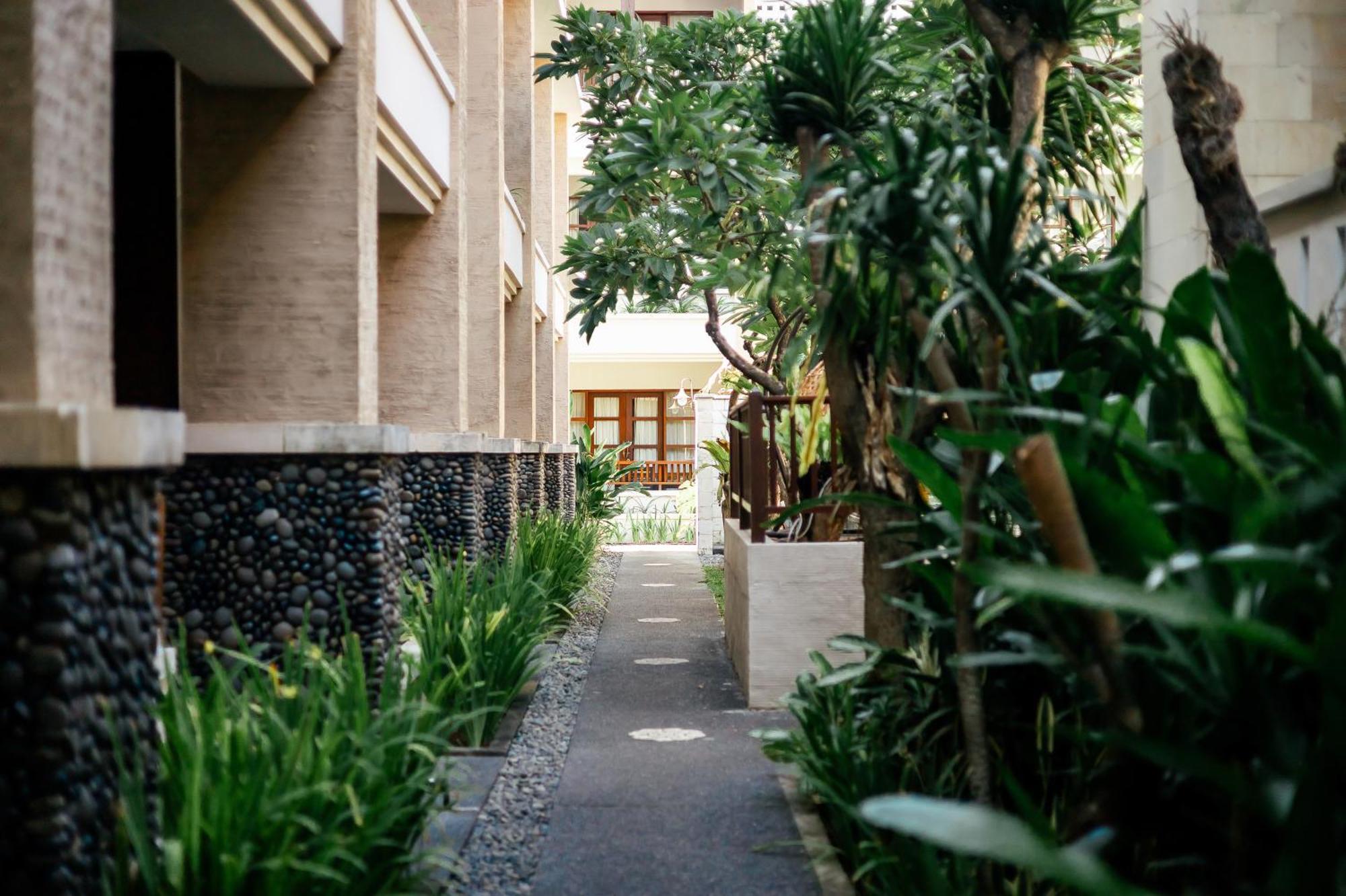 Fourteen Roses Beach Hotel Legian  Exterior photo