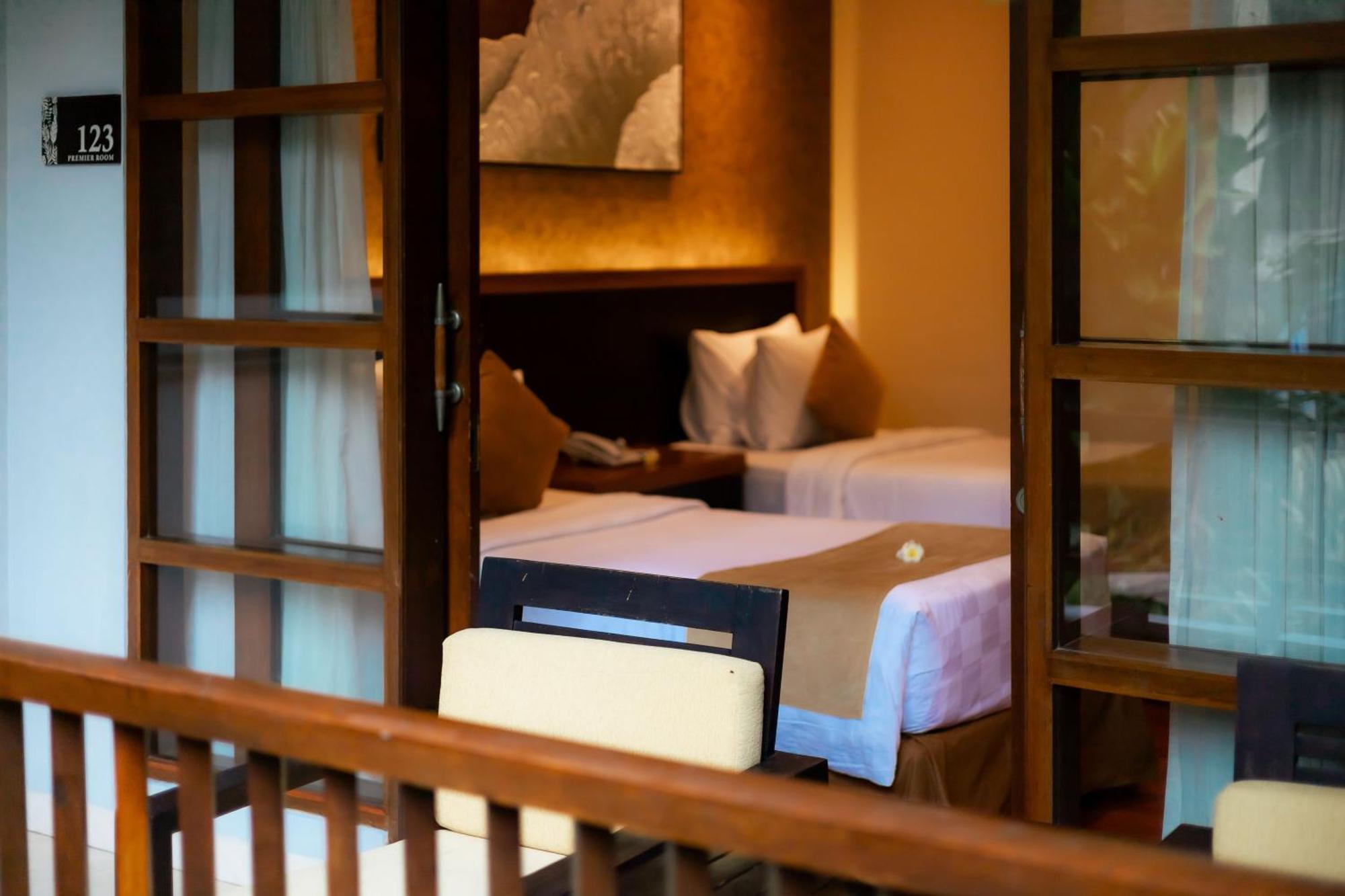 Fourteen Roses Beach Hotel Legian  Exterior photo