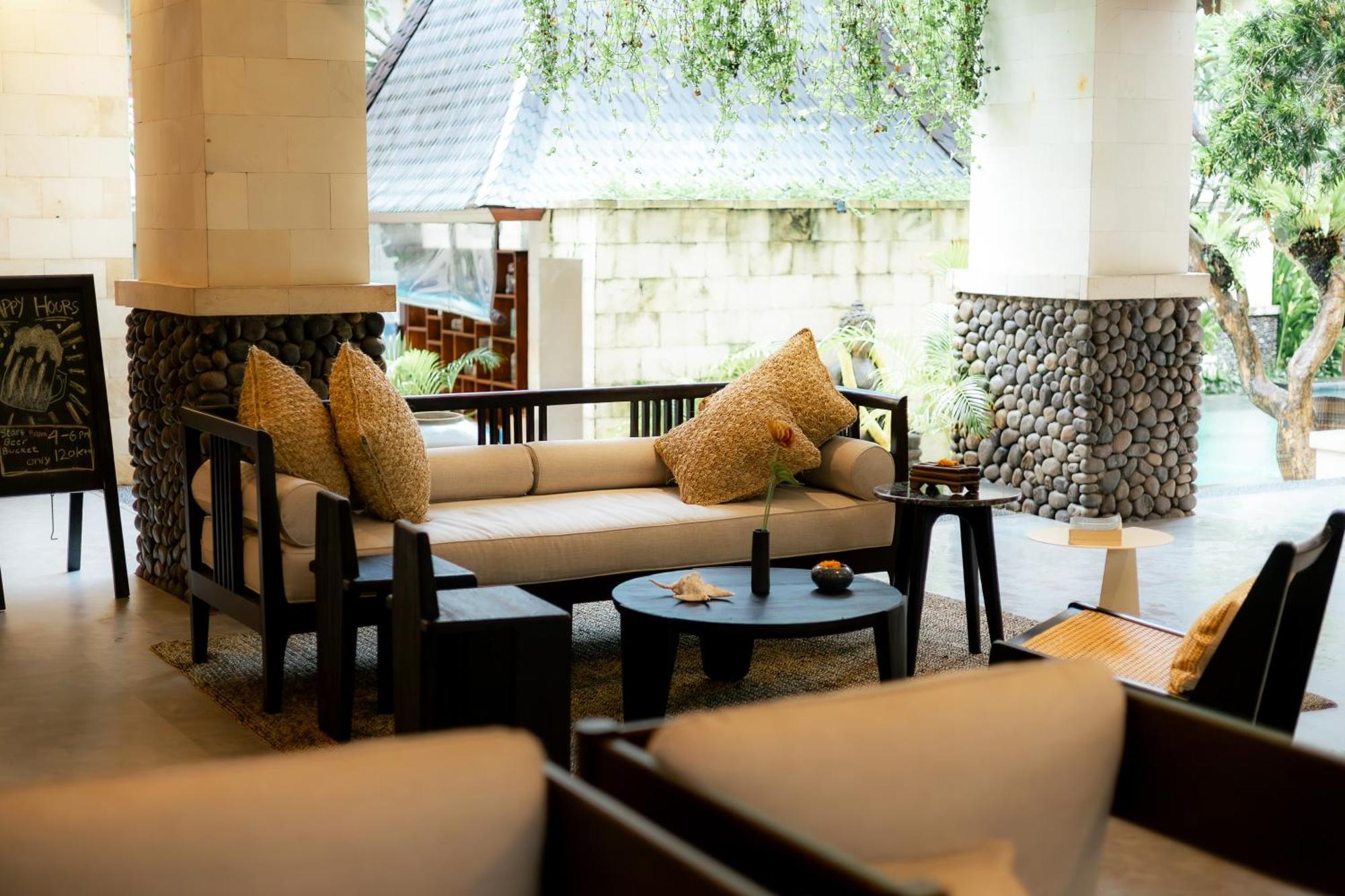 Fourteen Roses Beach Hotel Legian  Exterior photo