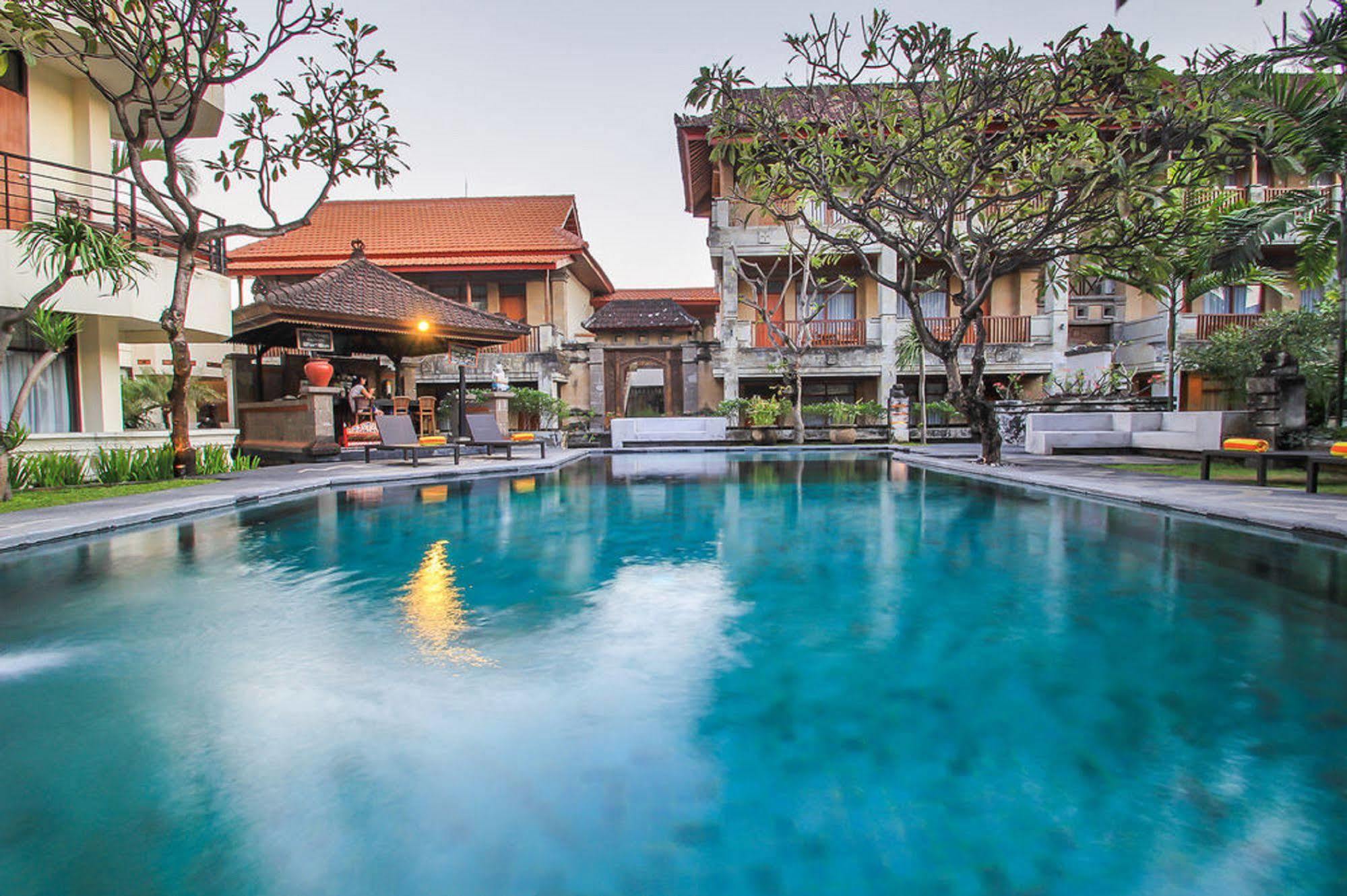 Fourteen Roses Beach Hotel Legian  Exterior photo