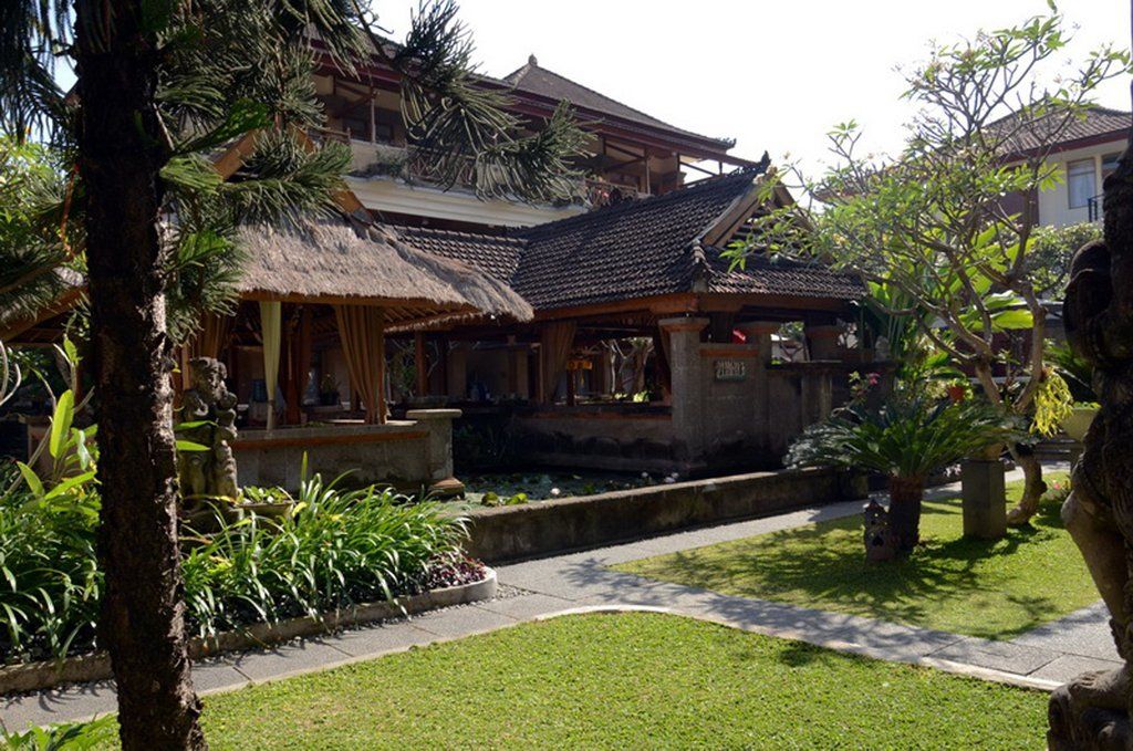 Fourteen Roses Beach Hotel Legian  Exterior photo