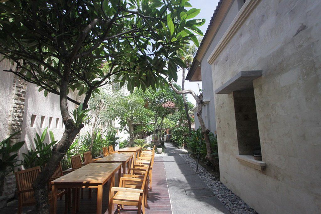 Fourteen Roses Beach Hotel Legian  Exterior photo