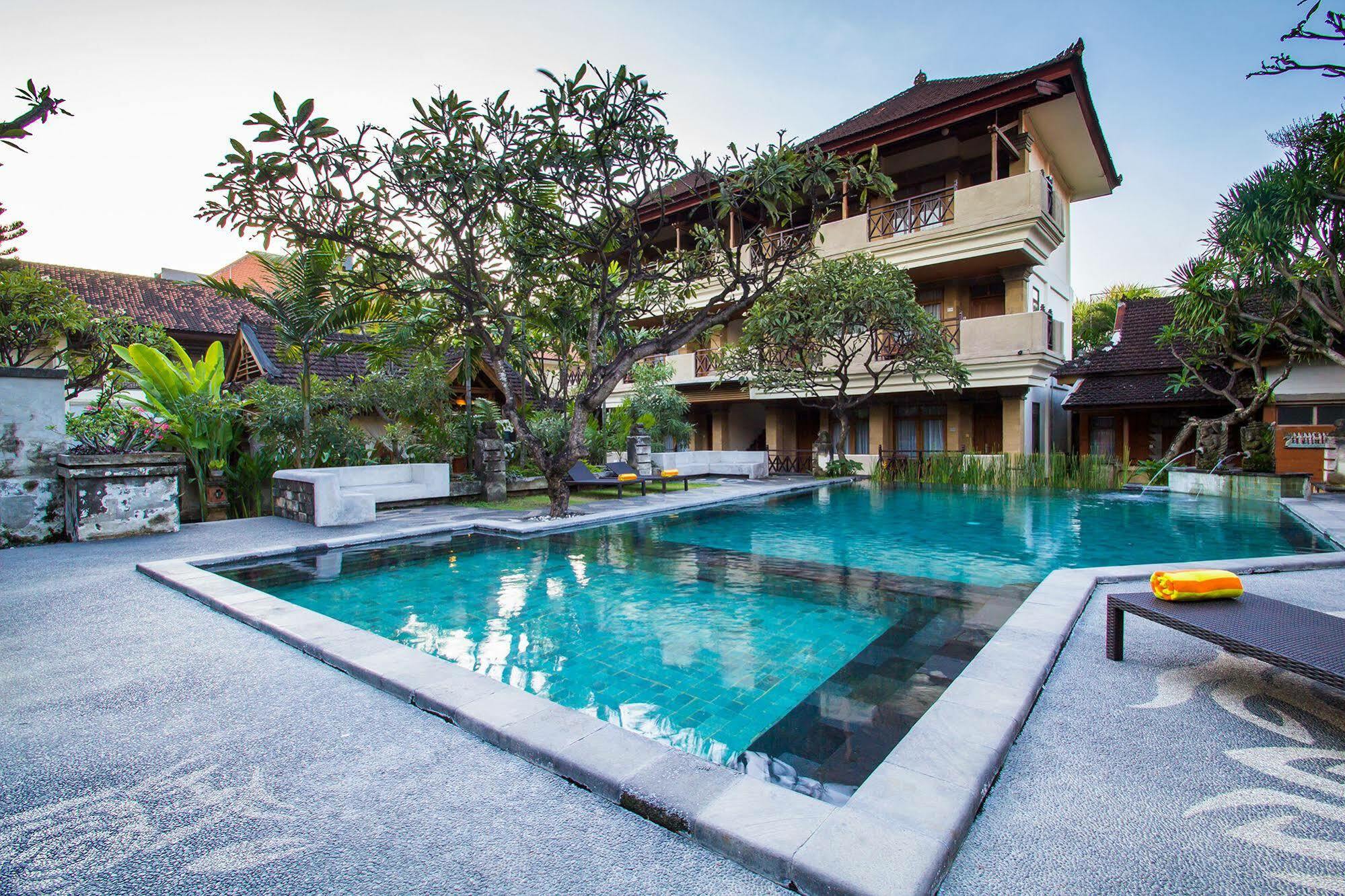 Fourteen Roses Beach Hotel Legian  Exterior photo