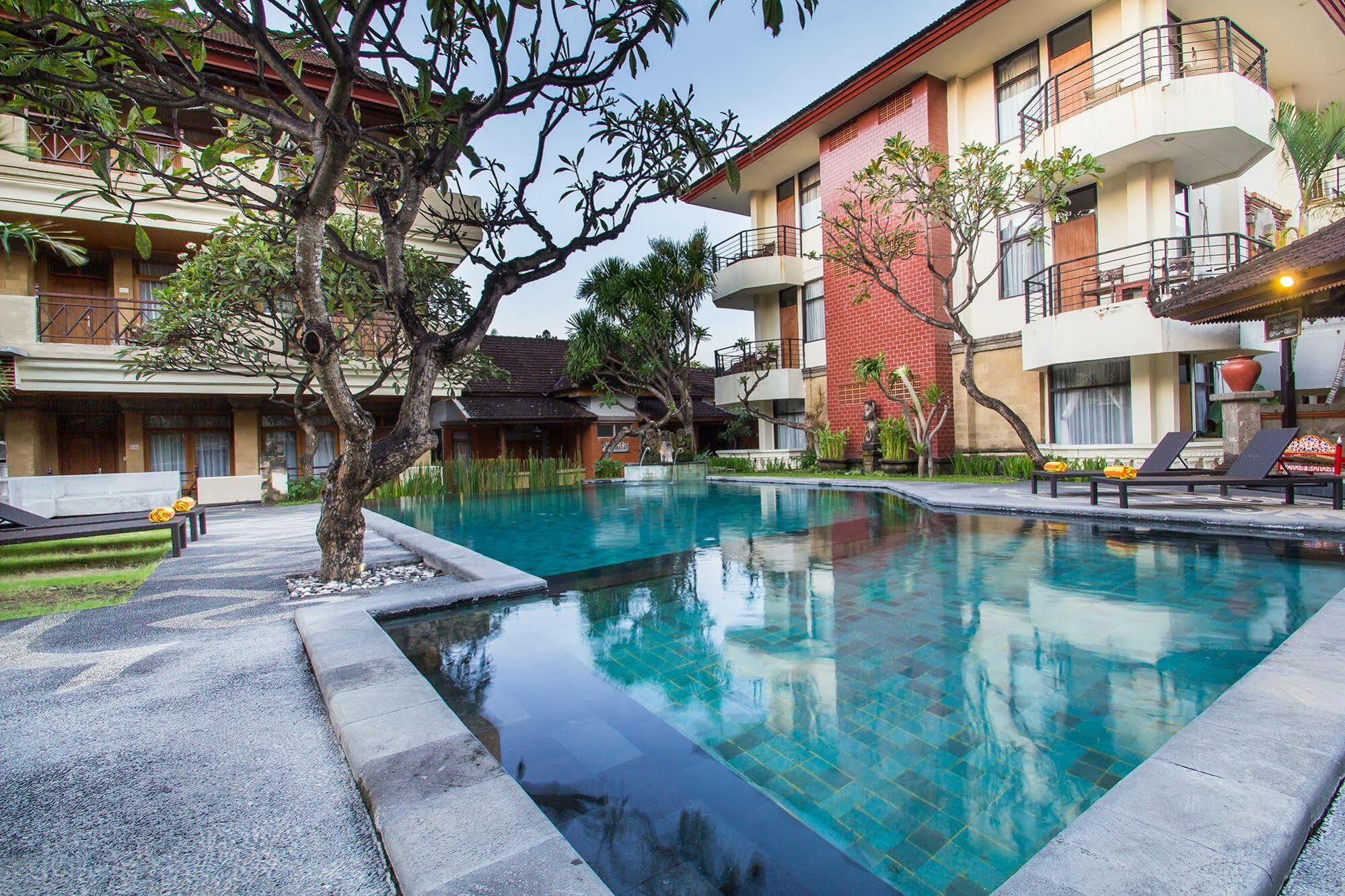 Fourteen Roses Beach Hotel Legian  Exterior photo