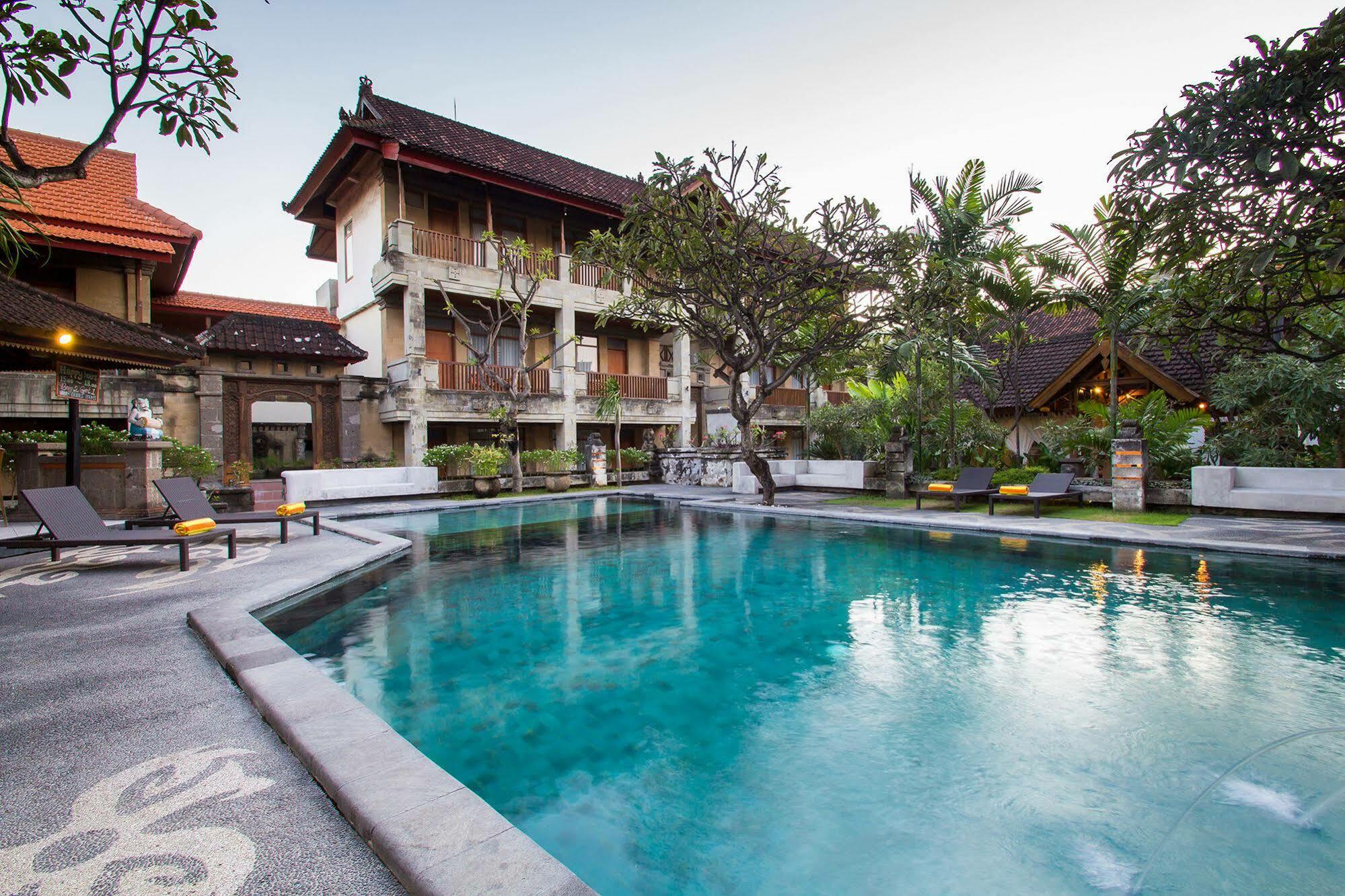 Fourteen Roses Beach Hotel Legian  Exterior photo