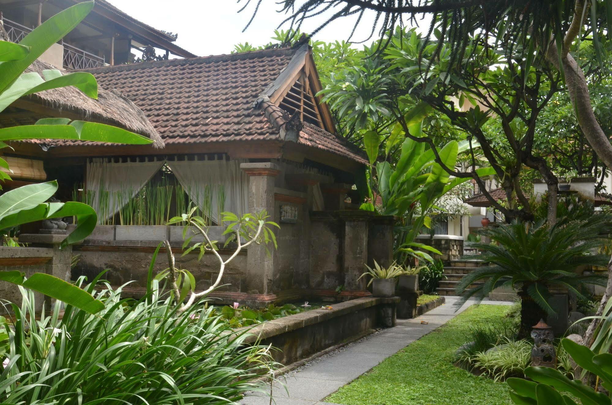 Fourteen Roses Beach Hotel Legian  Exterior photo