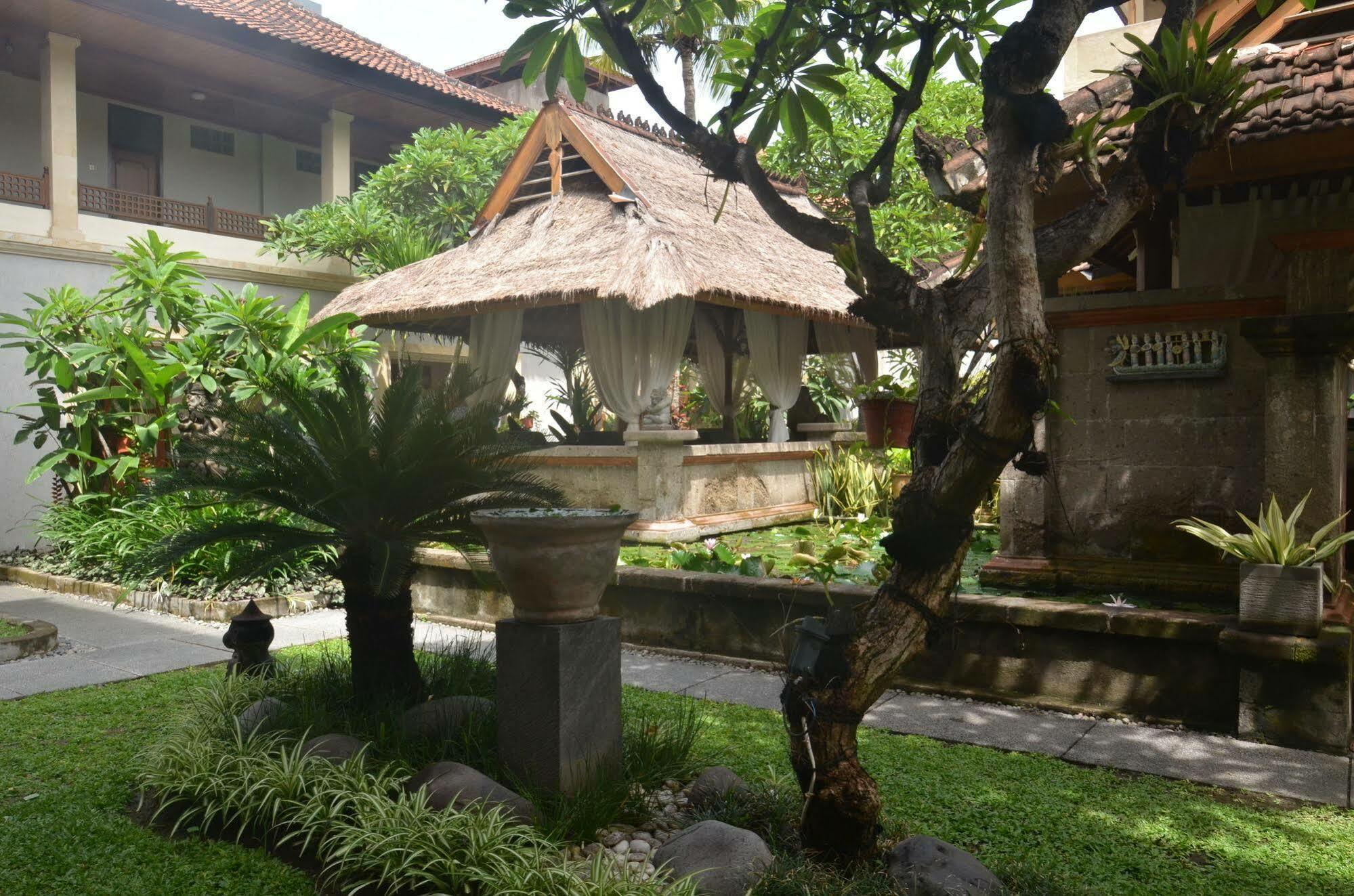 Fourteen Roses Beach Hotel Legian  Exterior photo